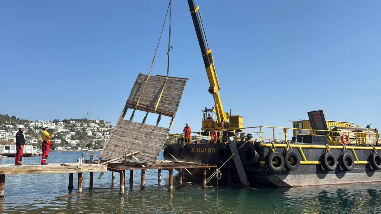 Bodrum’da Kaçak İskele ve Lüks Teknelere Büyük Operasyon: Turizm Sezonu Öncesi Sahiller Temizleniyor 10